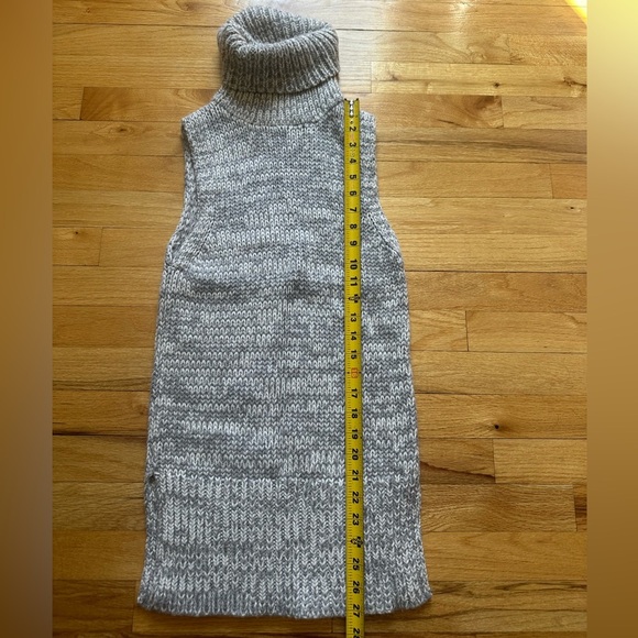 Club Monaco Cashmere Blend Sleeveless Turtleneck Sweater Grey & White - Picture 8 of 8